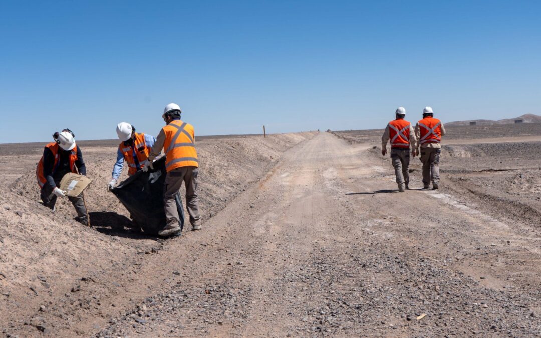 Campaña “Desierto Limpio”: retiran residuos y basura en los 68 kilómetros de acueducto