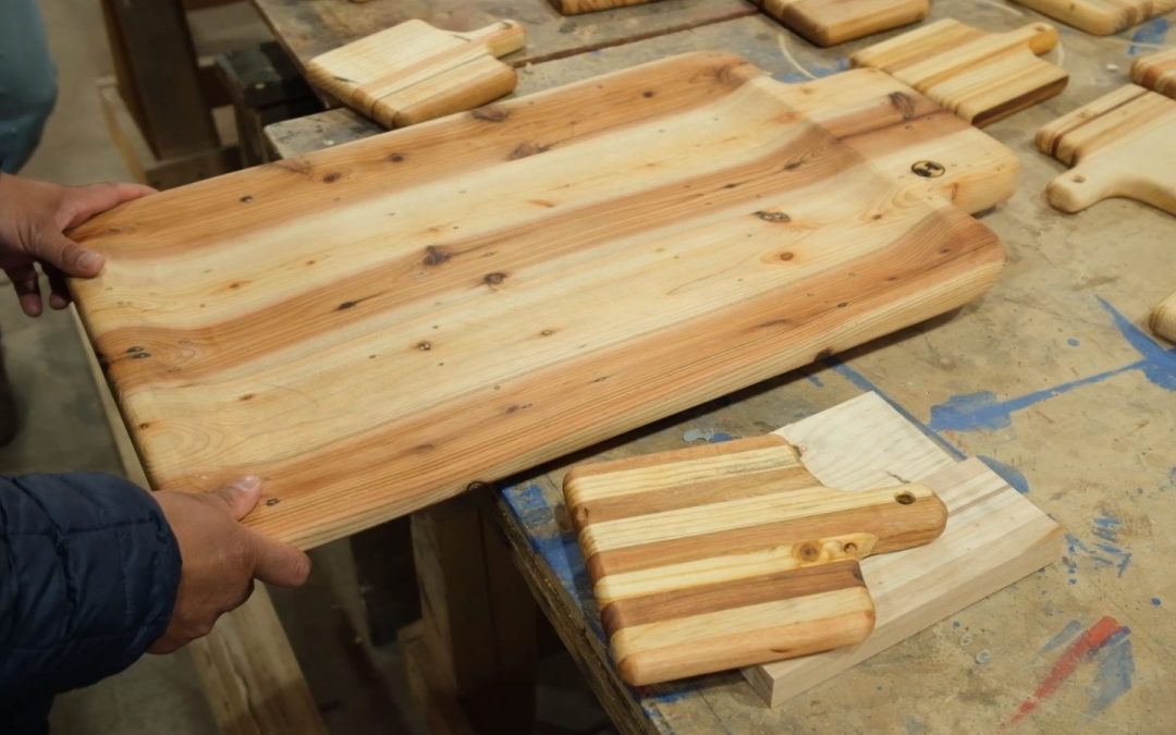 Club San Lorenzo regala tablas de cocina fabricadas con madera reciclada de faena