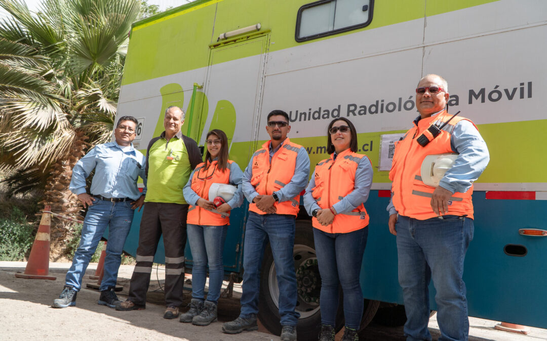 Camión radiológico acerca exámenes preventivos a trabajadoras y trabajadores