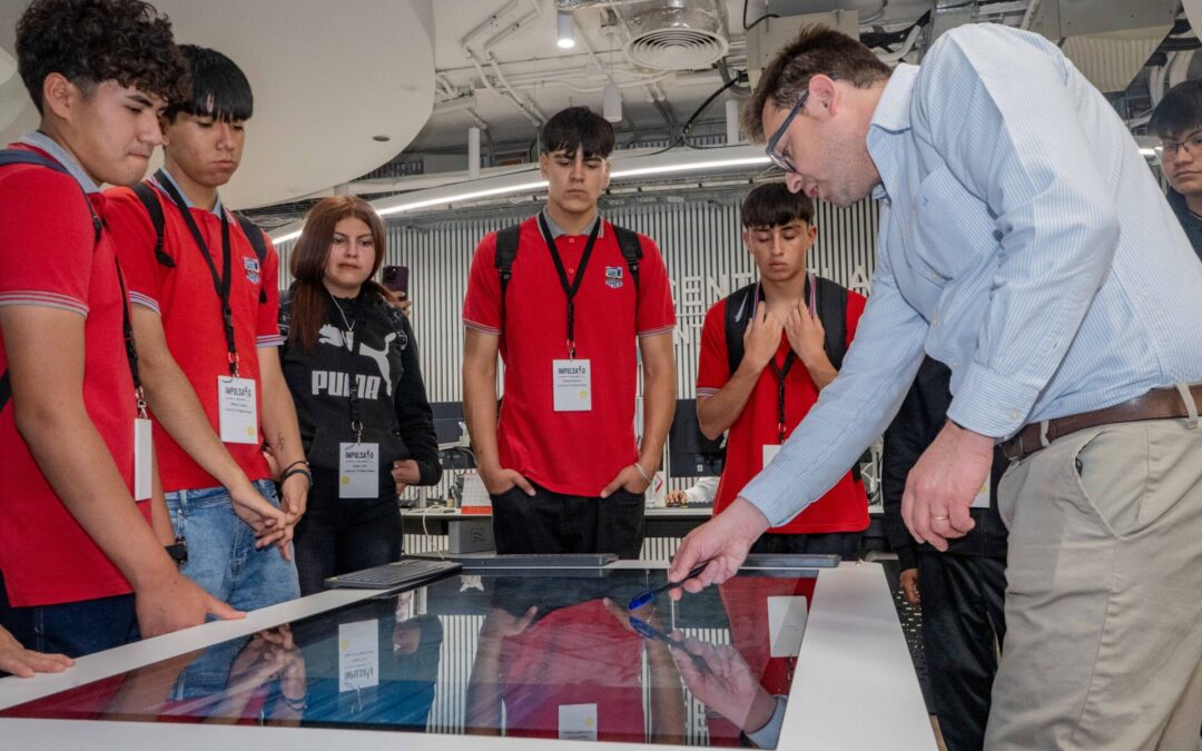 Estudiantes de la región conocen GIO y destacan su tecnología innovadora