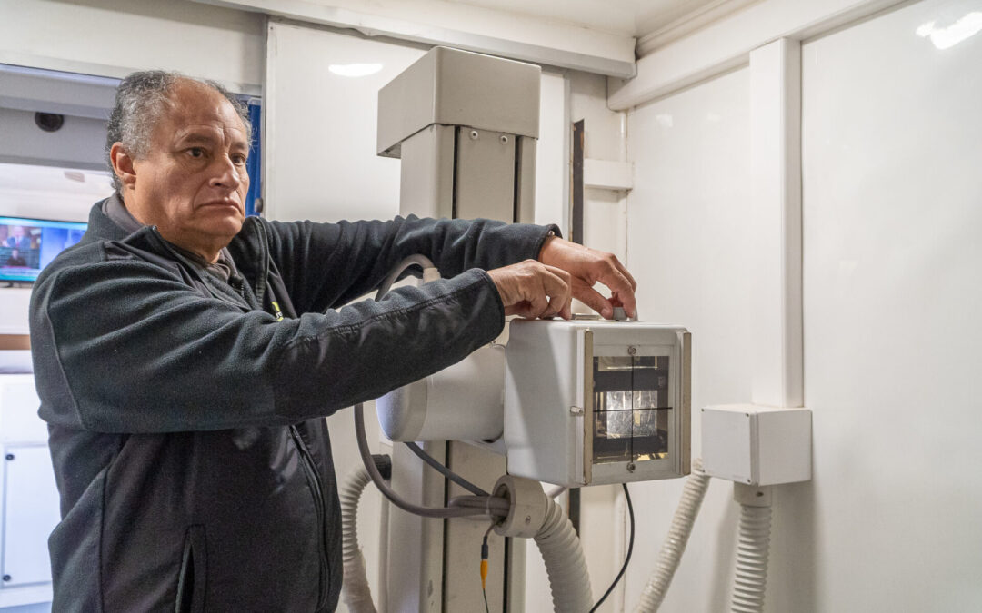 Unidad radiológica móvil despliega campaña preventiva en faena