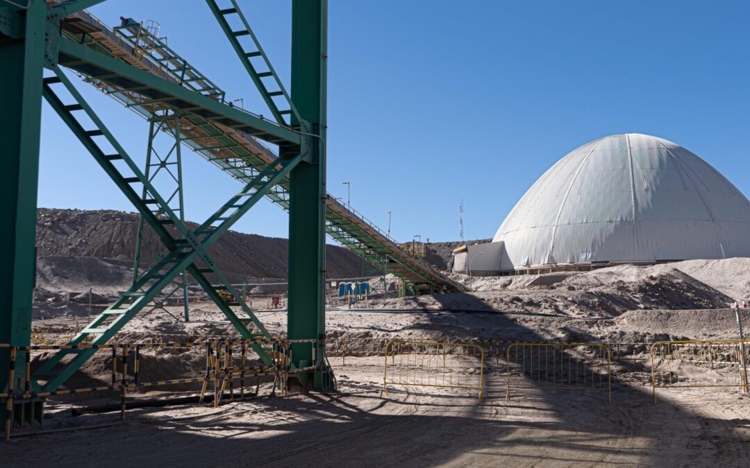 Área Seca: portón automático reduce emisión de material particulado en domo de acopio