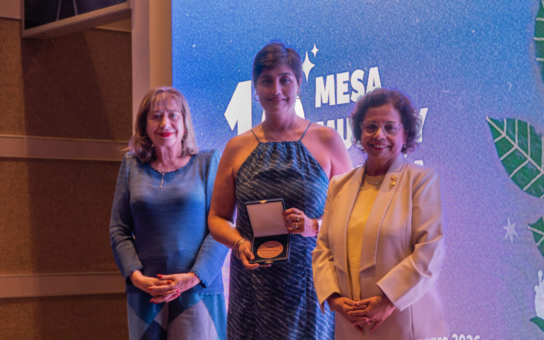 Claudia Orellana es reconocida por su liderazgo en los 10 años de la Mesa Mujer y Minería