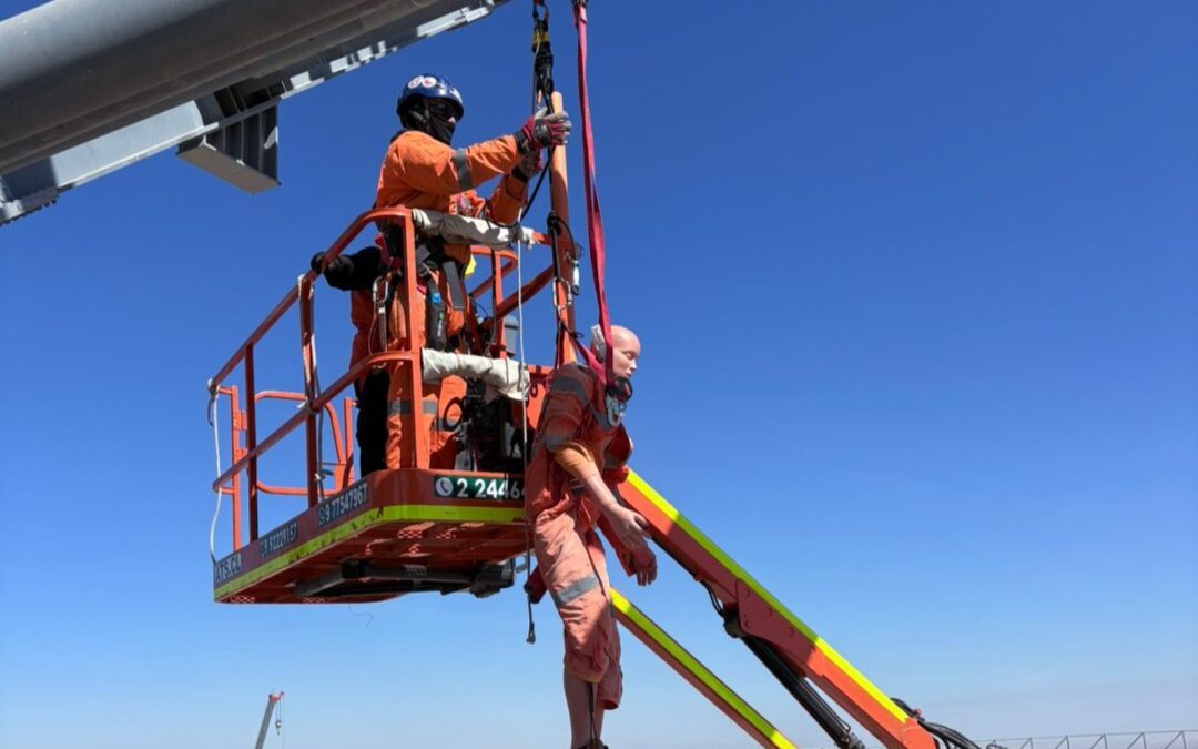 Capacitación de autorescate en altura fortalece la seguridad en la construcción de domos