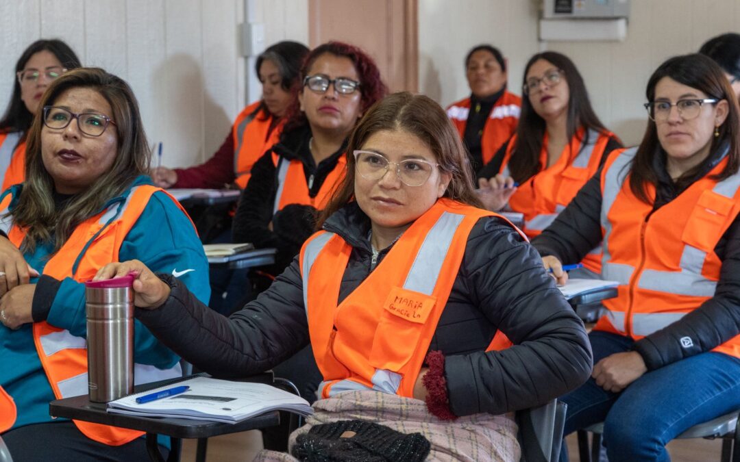 Veintiocho mujeres de la Región de Antofagasta se capacitan en minería gracias al proyecto