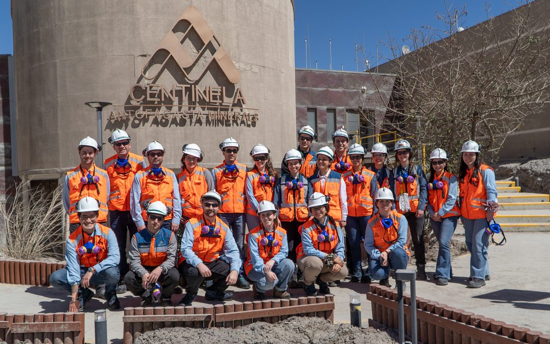 Jóvenes profesionales&nbsp;conocieron&nbsp;en terreno la operación y el futuro de Centinela